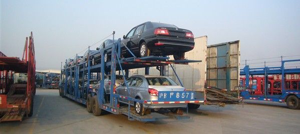 轎車托運(yùn).jpg